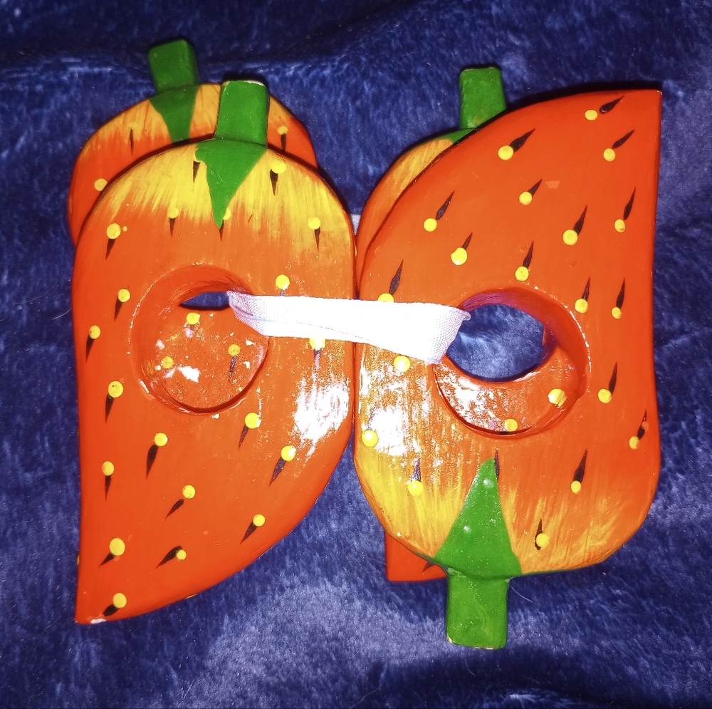 Vintage Hand Painted Wood Strawberry Napkin Rings Set Of 4 4 In EUC